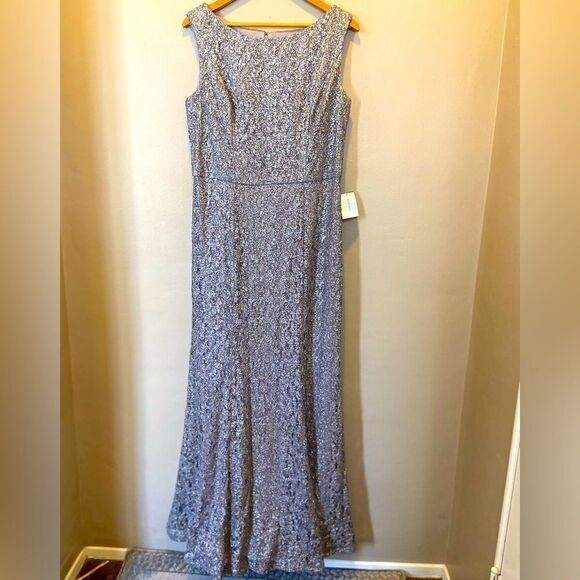 Ignite Evenings New York NWT Metallic Lace Formal long sleeveless dress 14 - Picture 1 of 11